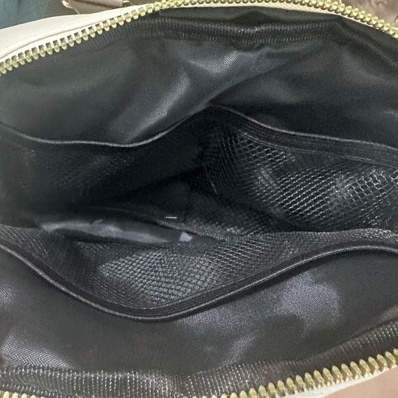 ⭐️SOLD⭐️ NWT Rose Gold Cross Body Bag - Picture 11 of 11